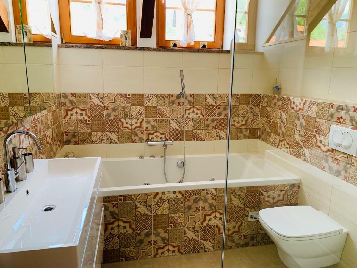 Status Apartments بليد المظهر الخارجي الصورة
